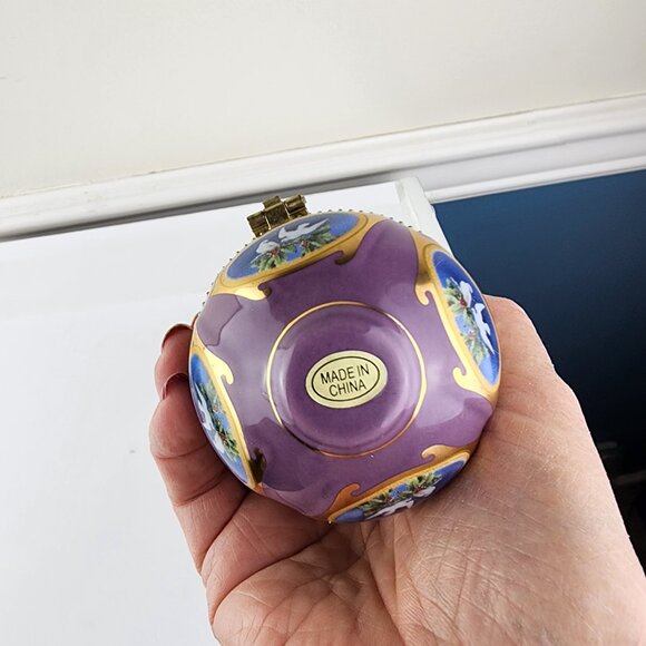 Mr Christmas Lavender Porcelain Egg Music Box Ornament Hanging - Picture 5 of 8